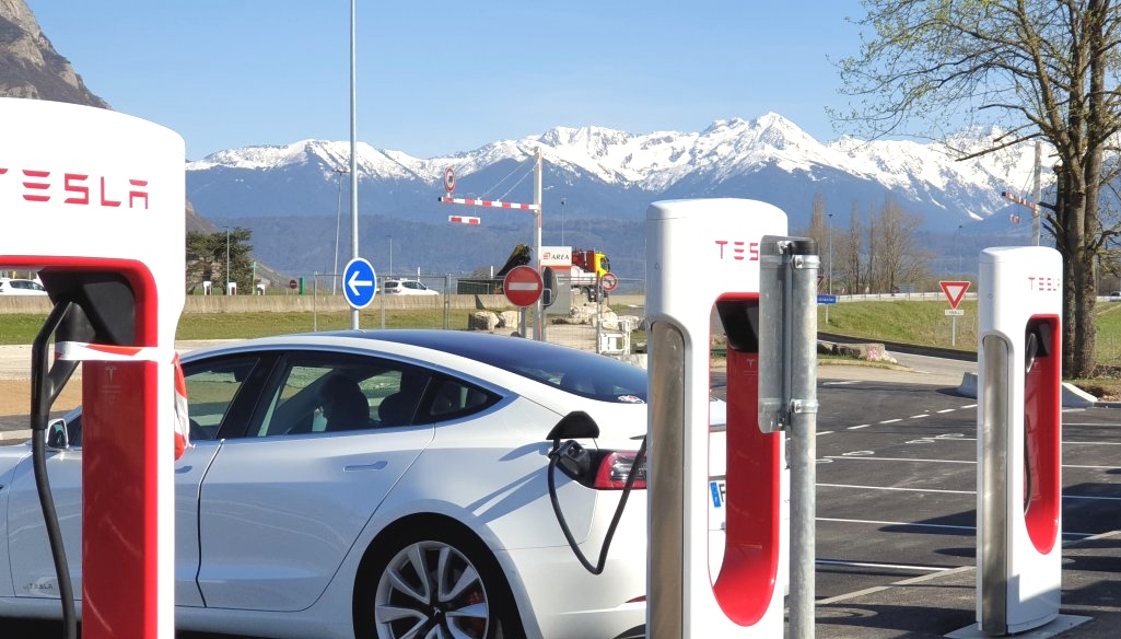 Des superchargeurs Tesla aux Sofitel Maroc
