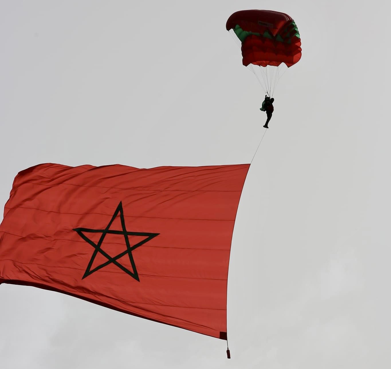 Parachutisme à Béni-Mellal, niche porteuse