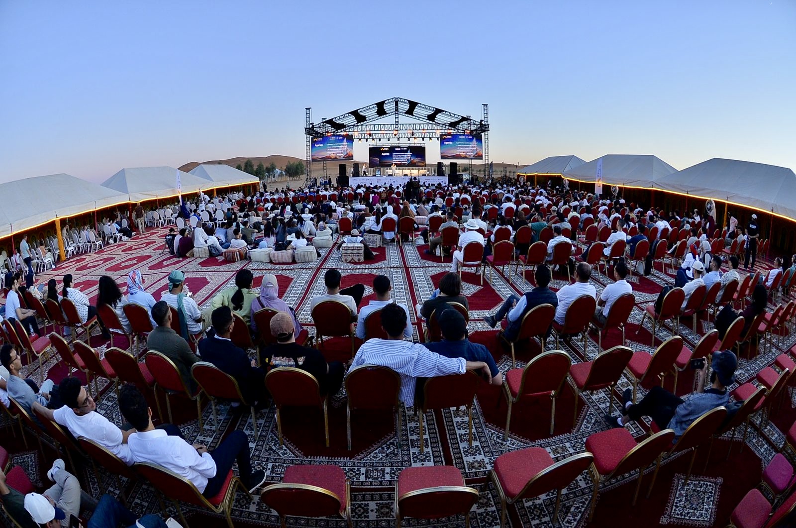 1000 jeunes challengent dans les dunes de Merzouga sur le leadership numérique du Maroc
